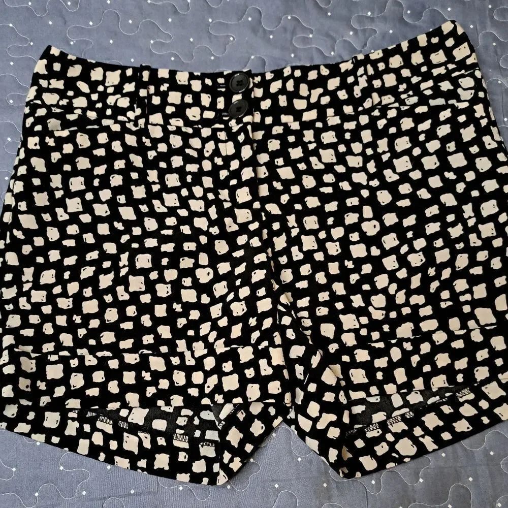 The Limited Drew fit shorts size 6